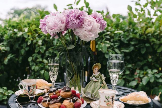 Afternoon tea avec champagne rosé Sanderson London Le Mad Hatter Afternoon Tea du Sanderson London avec Laurent-Perrier